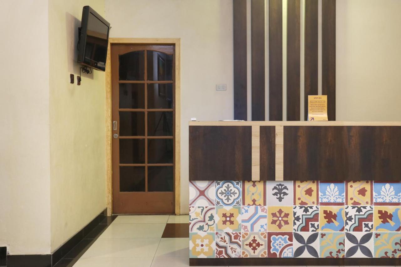 Spot On 2358 Aster Homestay Melati Bagian luar foto